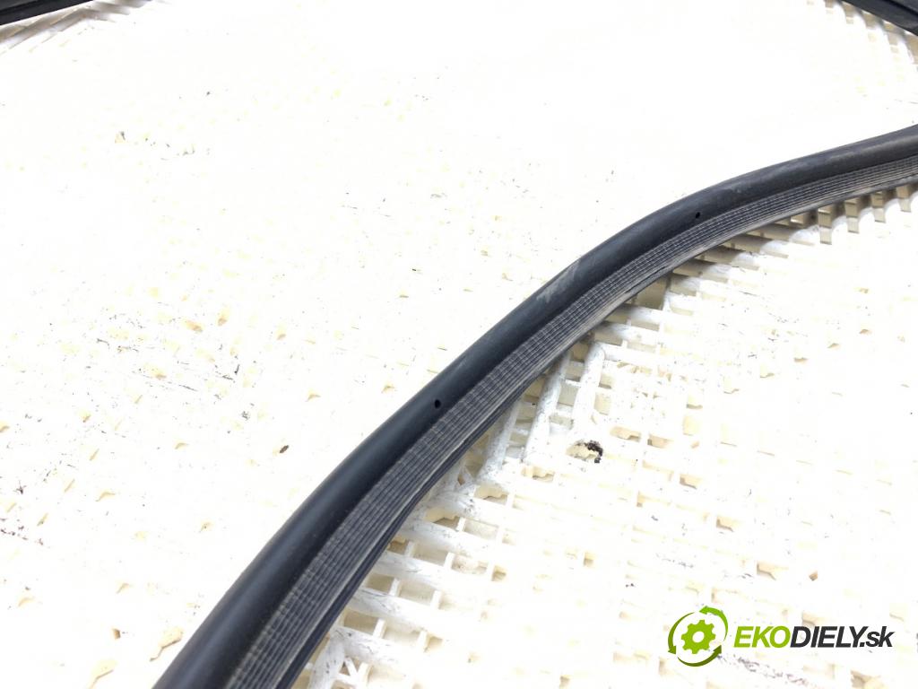 CITROEN DS5 liftback 2012 120 kW 2.0 HDi 165 1997 těsnění dveří kufra