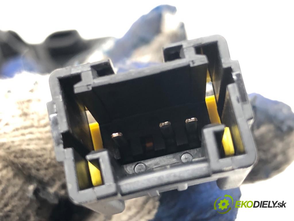 CITROEN DS5 liftback 2012 120 kW 2.0 HDi 165 1997 světlo zadní část pravá vnitřní 9803167980 (Klika dveří ostatní)