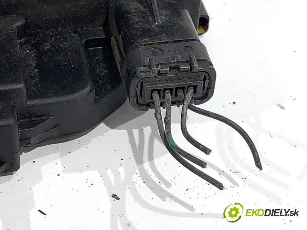 RENAULT MEGANE III liftback 2015 70 kW 1.5 dCi (BZ1G, BZ1W, BZ0R) 1461 zámok dveře levý přední část 805030001R