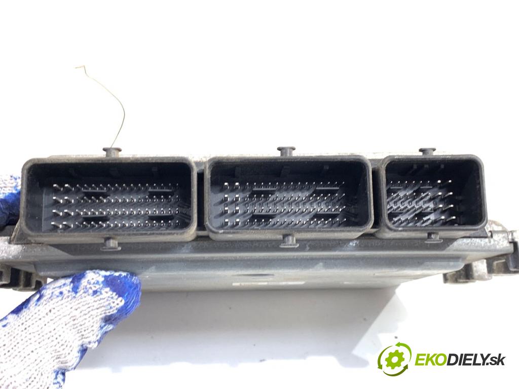 RENAULT MEGANE III liftback 2015 70 kW 1.5 dCi (BZ1G, BZ1W, BZ0R) 1461 řídící jednotka motora 237103956R (Řídicí jednotka)