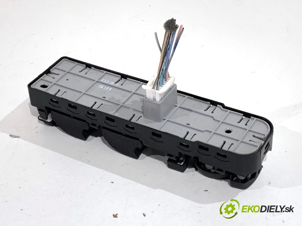 RENAULT MEGANE III liftback 2015 70 kW 1.5 dCi (BZ1G, BZ1W, BZ0R) 1461 přepínač oken  (Páčky pod volantem)