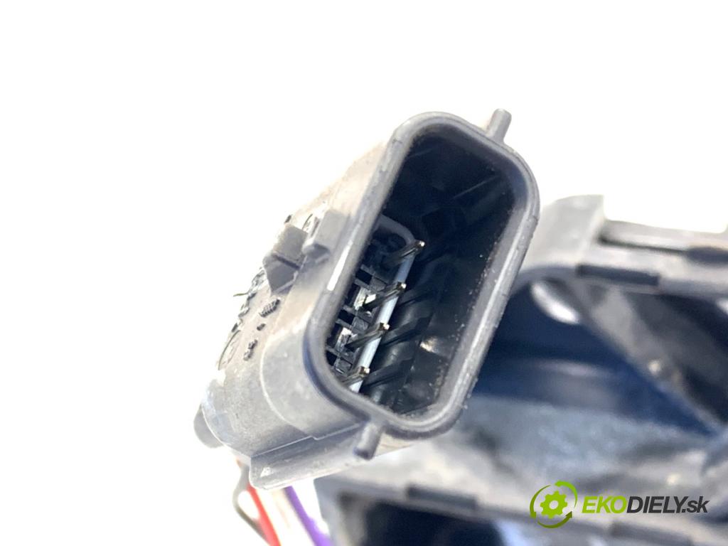 RENAULT MEGANE III liftback 2015 70 kW 1.5 dCi (BZ1G, BZ1W, BZ0R) 1461 Kľučka vonkajšia ľavy predný 806070032R