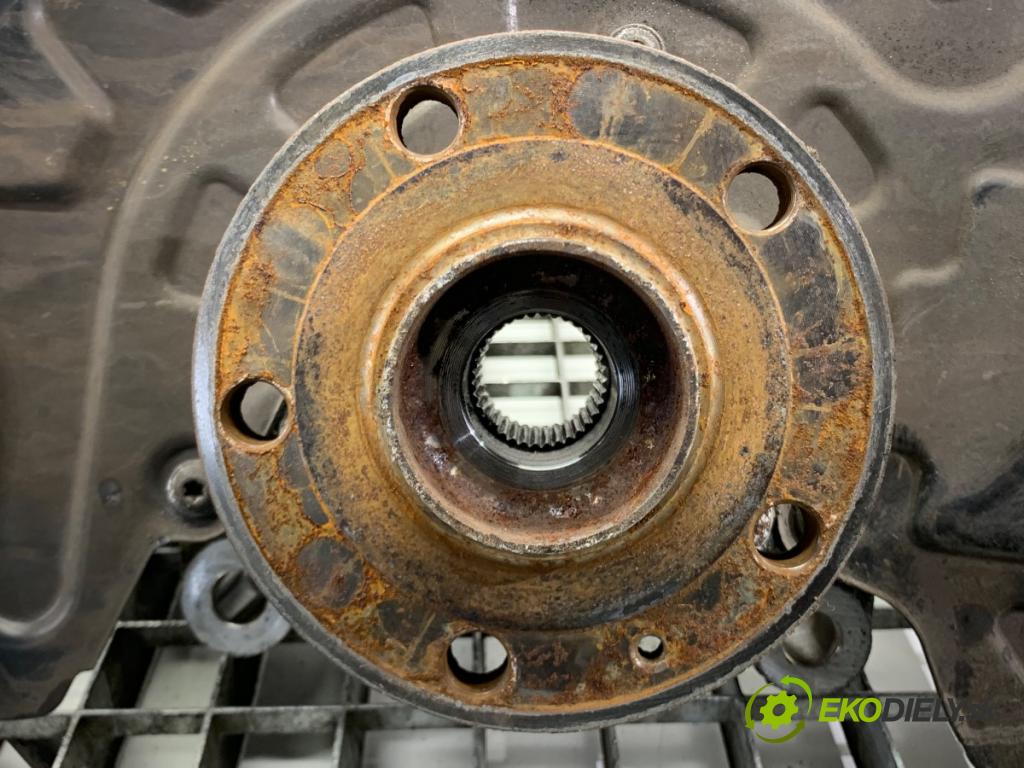 SEAT LEON III liftback 2017 132 kW 1.8 TSI 1798 náboj levý přední část