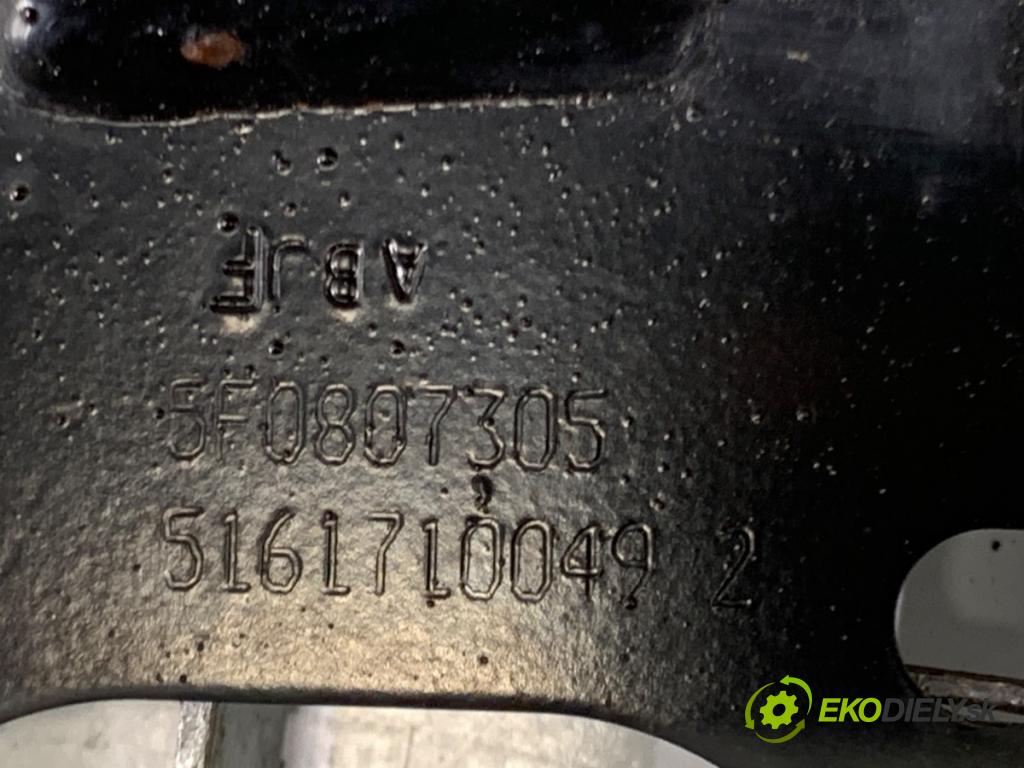 SEAT LEON III liftback 2017 132 kW 1.8 TSI 1798 Výstuha nárazníka zad 5F0807305 (Výstuha zadná)