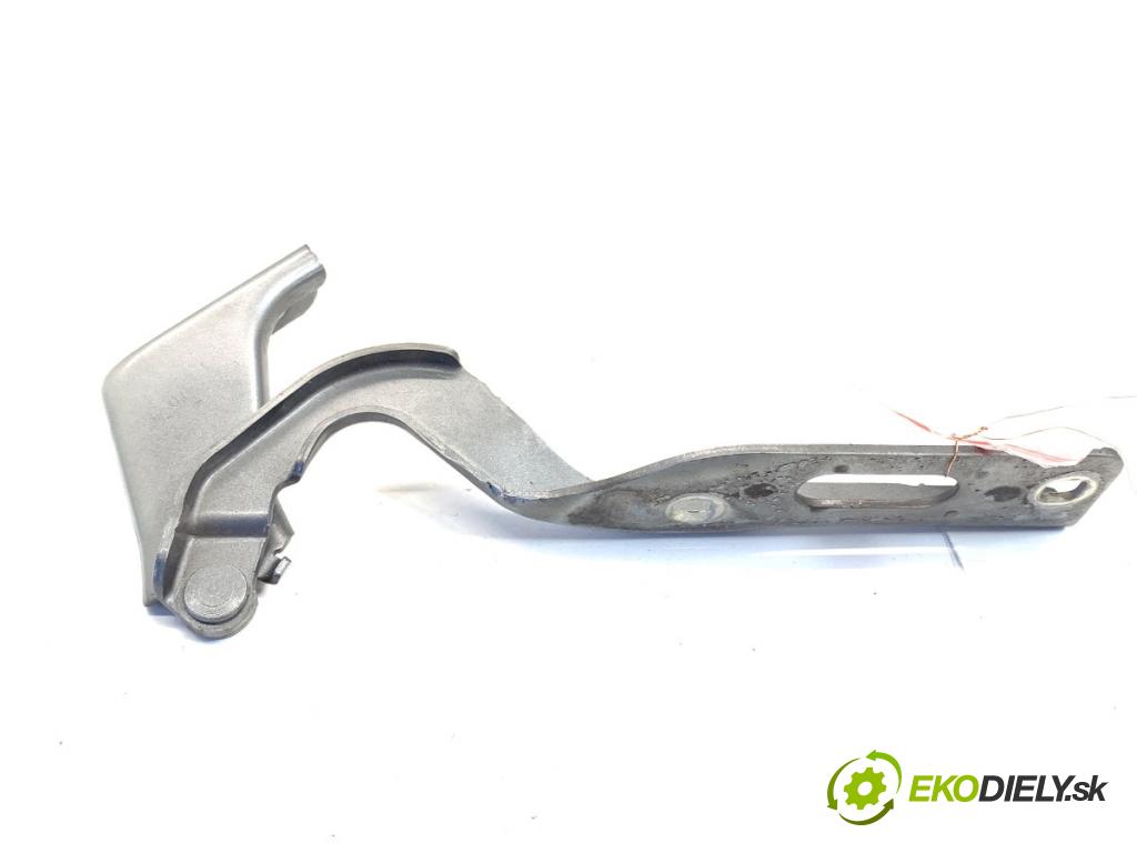 SEAT LEON III liftback 2017 132 kW 1.8 TSI 1798 Záves kapoty pravy predný 5F0823302B