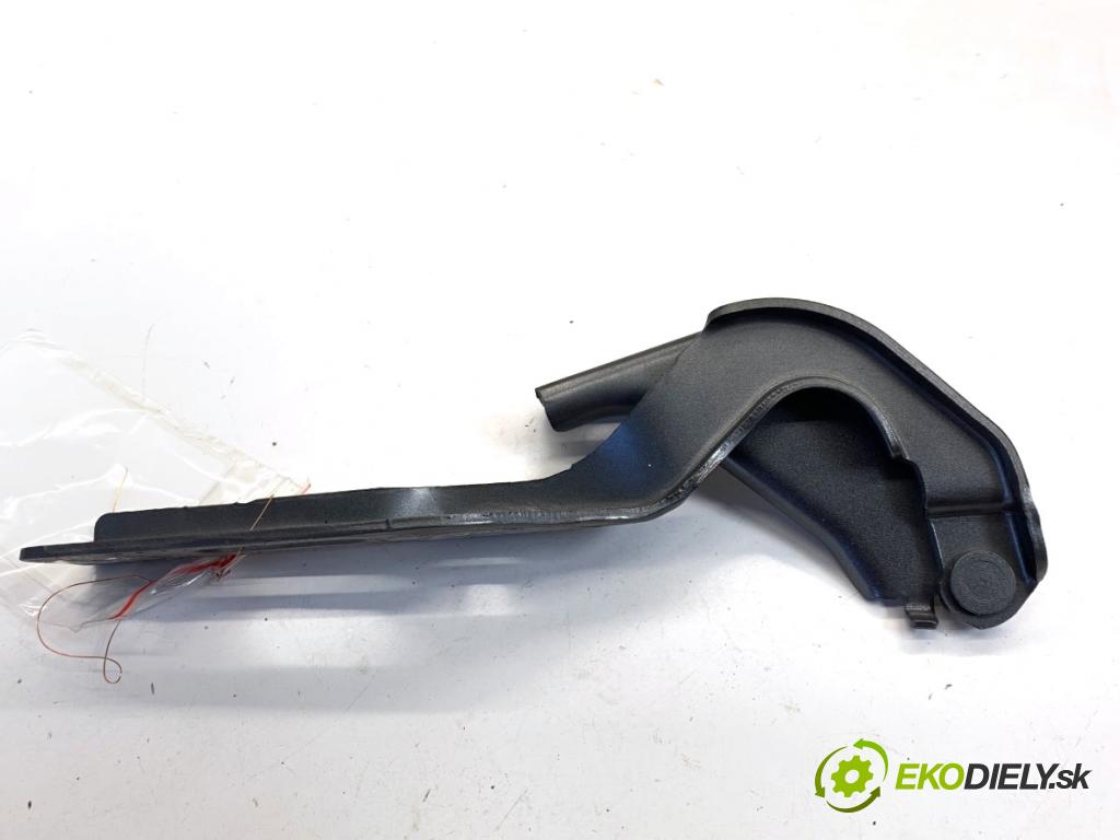 SEAT LEON III liftback 2017 132 kW 1.8 TSI 1798 závěs kapoty levý přední část 5F0823301B