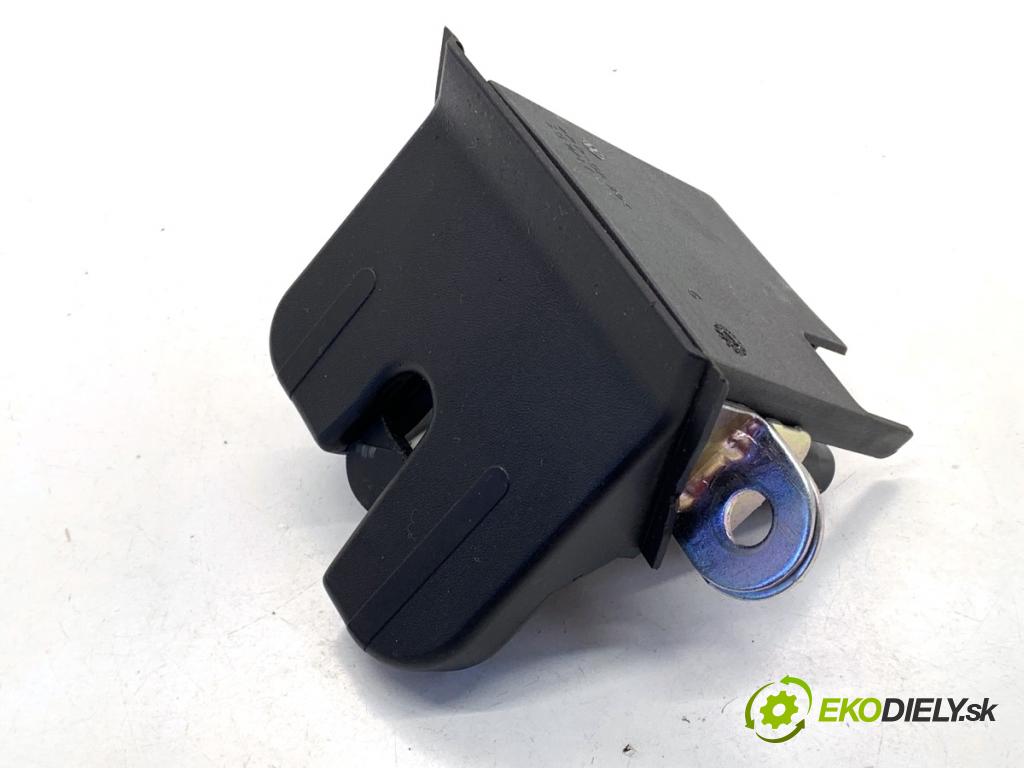 SEAT LEON III liftback 2017 132 kW 1.8 TSI 1798 zámok dverí zad 5F4827505C