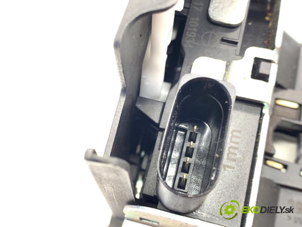 SEAT LEON III liftback 2017 132 kW 1.8 TSI 1798 zámok dverí zad 5F4827505C