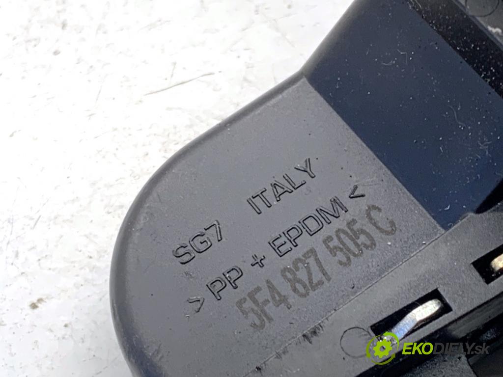 SEAT LEON III liftback 2017 132 kW 1.8 TSI 1798 zámok dverí zad 5F4827505C