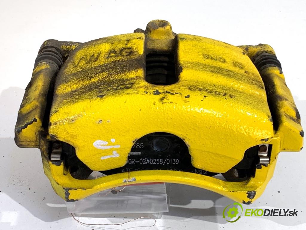 SEAT LEON III liftback 2017 132 kW 1.8 TSI 1798 Brzdič strmeň ľavy predný 