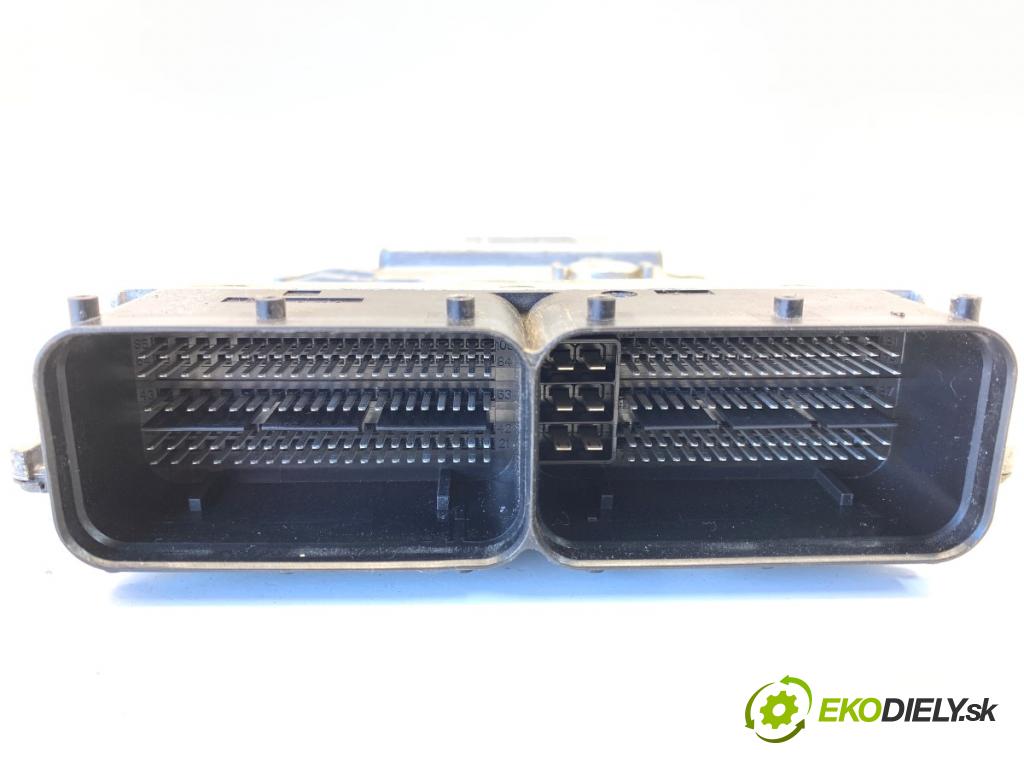 SEAT LEON III liftback 2017 132 kW 1.8 TSI 1798 řídící jednotka motora 06K907425B (Řídicí jednotka)