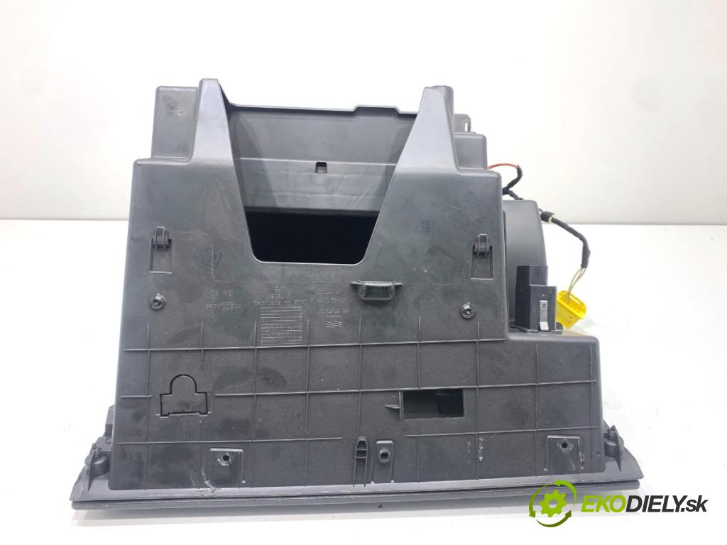 SEAT LEON III liftback 2017 132 kW 1.8 TSI 1798 Priehradka, kastlík spolujazdca  (Priehradka (kastlík))