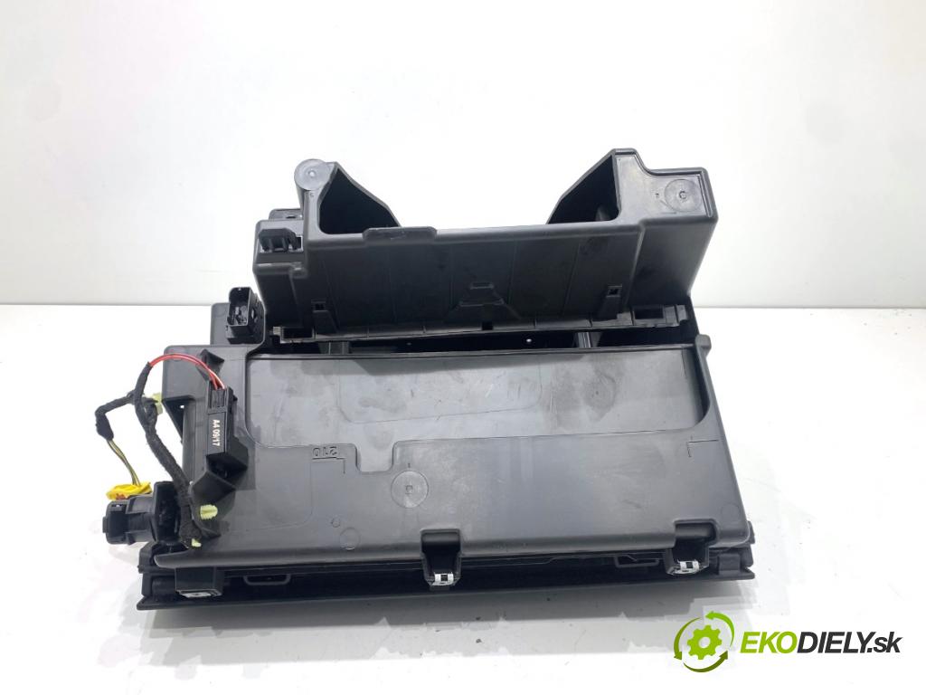 SEAT LEON III liftback 2017 132 kW 1.8 TSI 1798 Priehradka, kastlík spolujazdca  (Priehradka (kastlík))