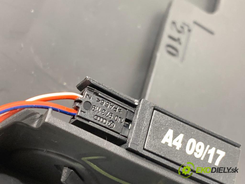 SEAT LEON III liftback 2017 132 kW 1.8 TSI 1798 Priehradka, kastlík spolujazdca  (Priehradka (kastlík))