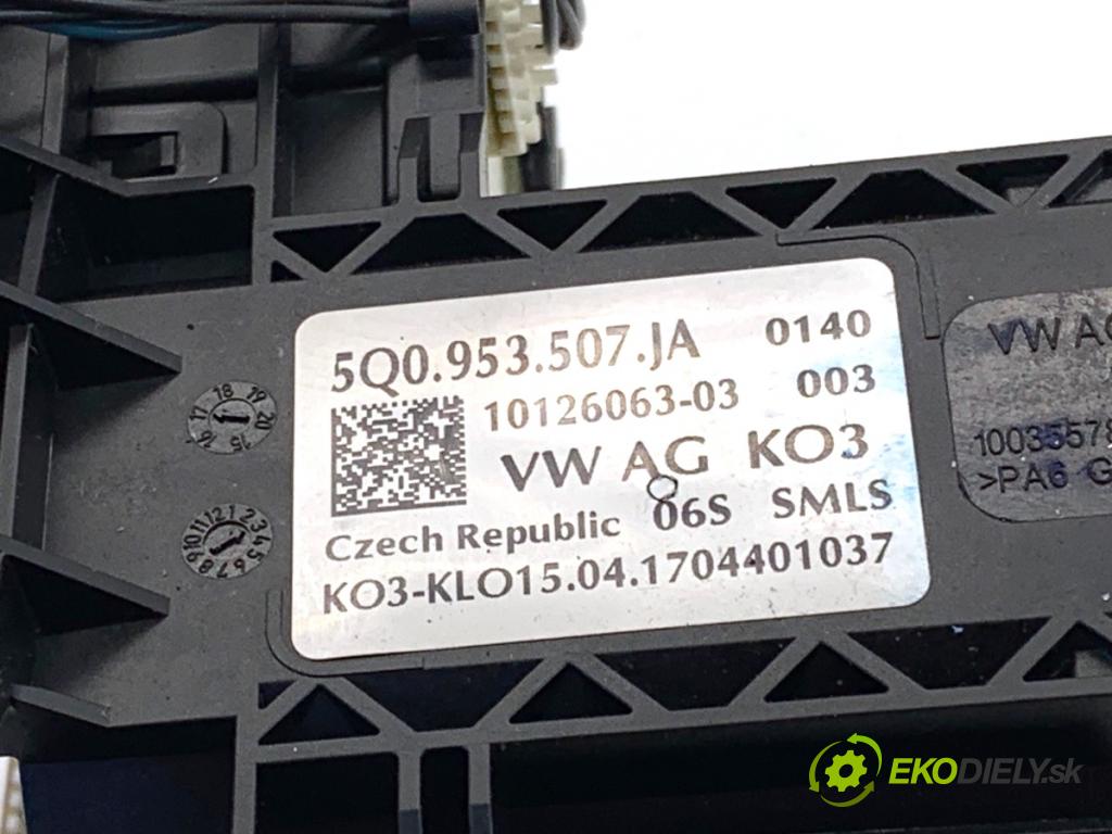 SEAT LEON III liftback 2017 132 kW 1.8 TSI 1798 přepínač kombinovaný 5Q0953507JA (Páčky pod volantem)