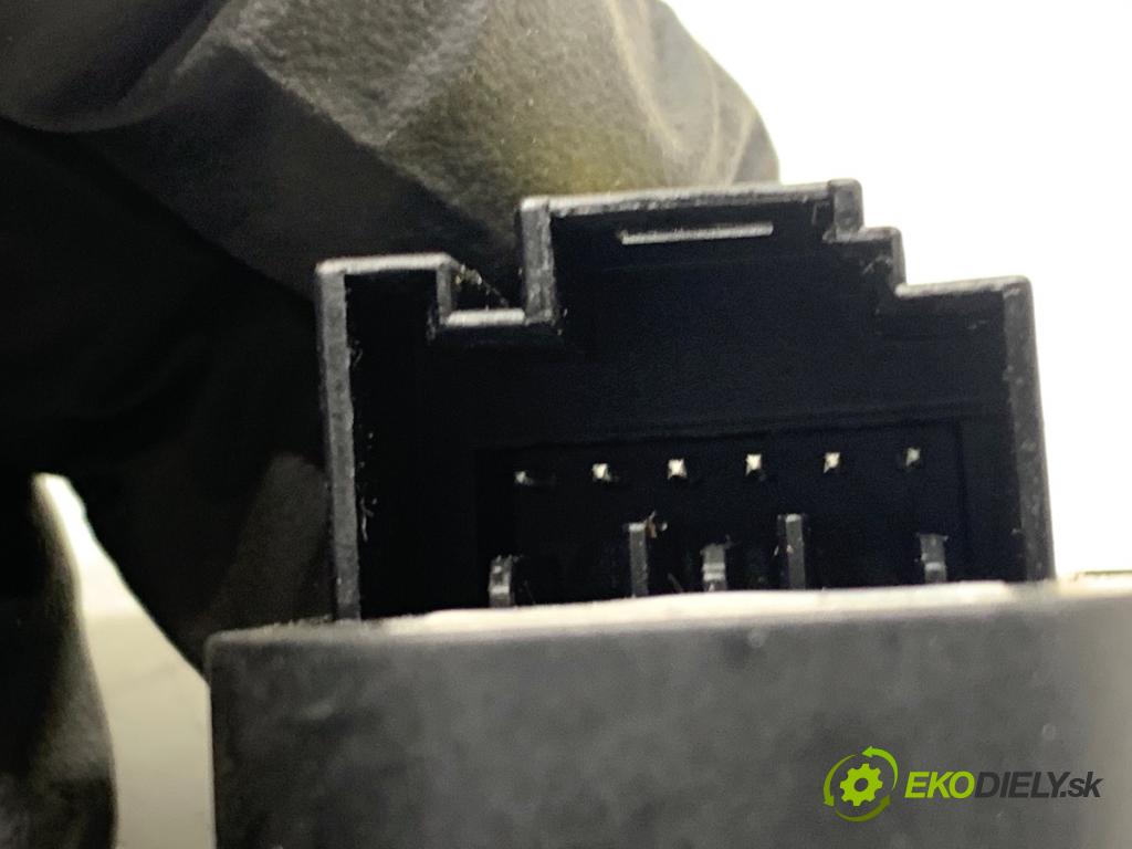 SEAT LEON III liftback 2017 132 kW 1.8 TSI 1798 přepínač nastavení zpětných zrcátek 5F0959565E (Páčky pod volantem)