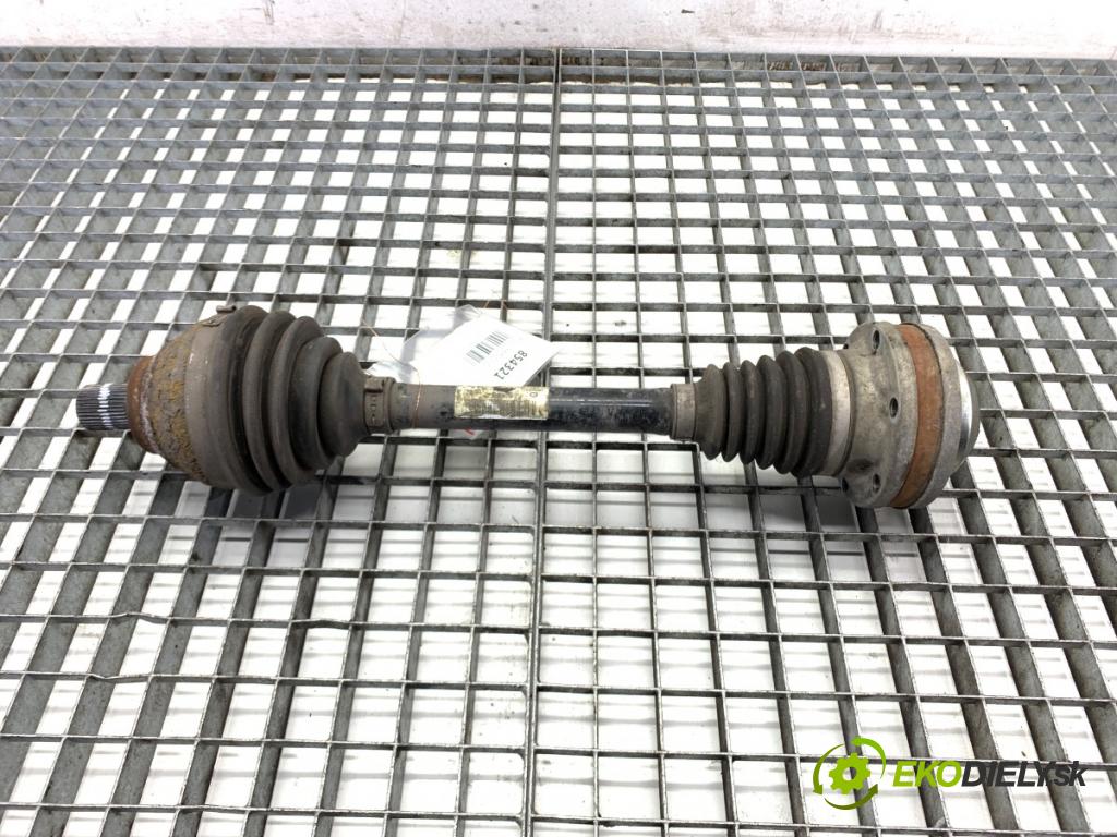 SEAT LEON III liftback 2017 132 kW 1.8 TSI 1798 poloos levý přední část 