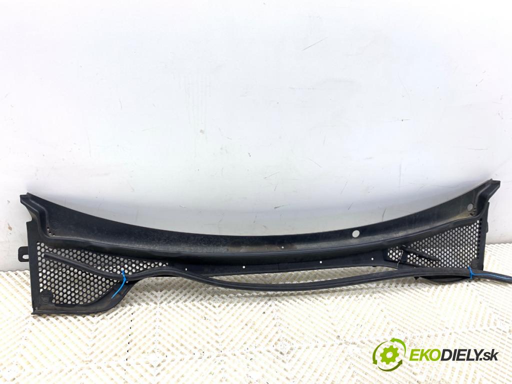 SEAT LEON III liftback 2017 132 kW 1.8 TSI 1798 Torpédo, plast pod čelné okno  (Torpédo (plast pod čelným sklom))