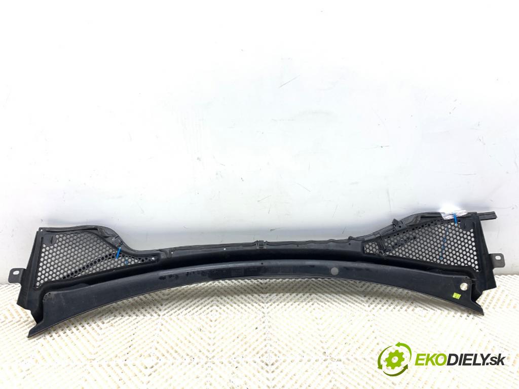 SEAT LEON III liftback 2017 132 kW 1.8 TSI 1798 Torpédo, plast pod čelné okno  (Torpédo (plast pod čelným sklom))