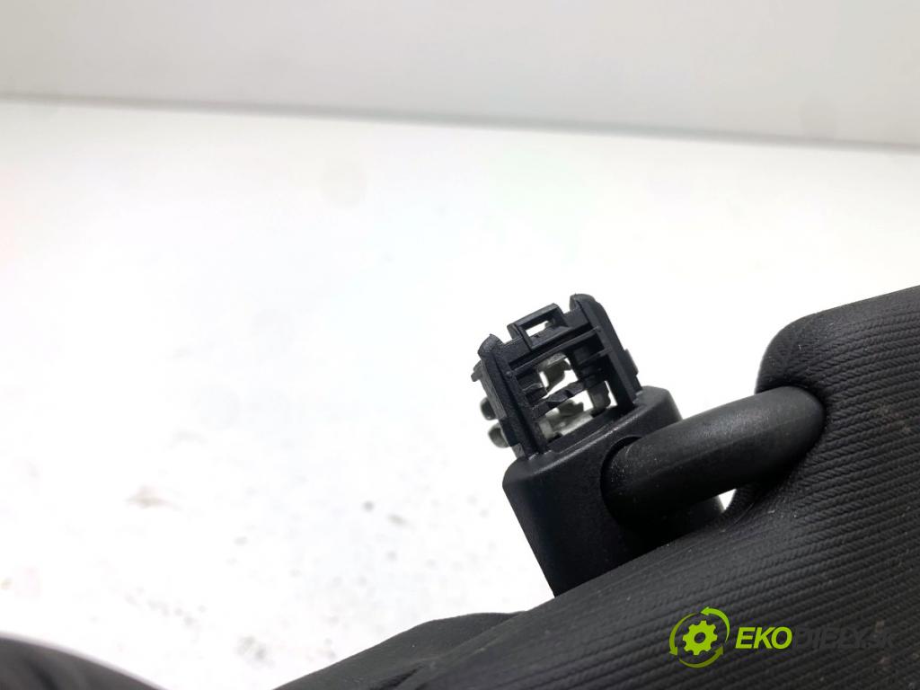 SEAT LEON III liftback 2017 132 kW 1.8 TSI 1798 clona sluneční pravý