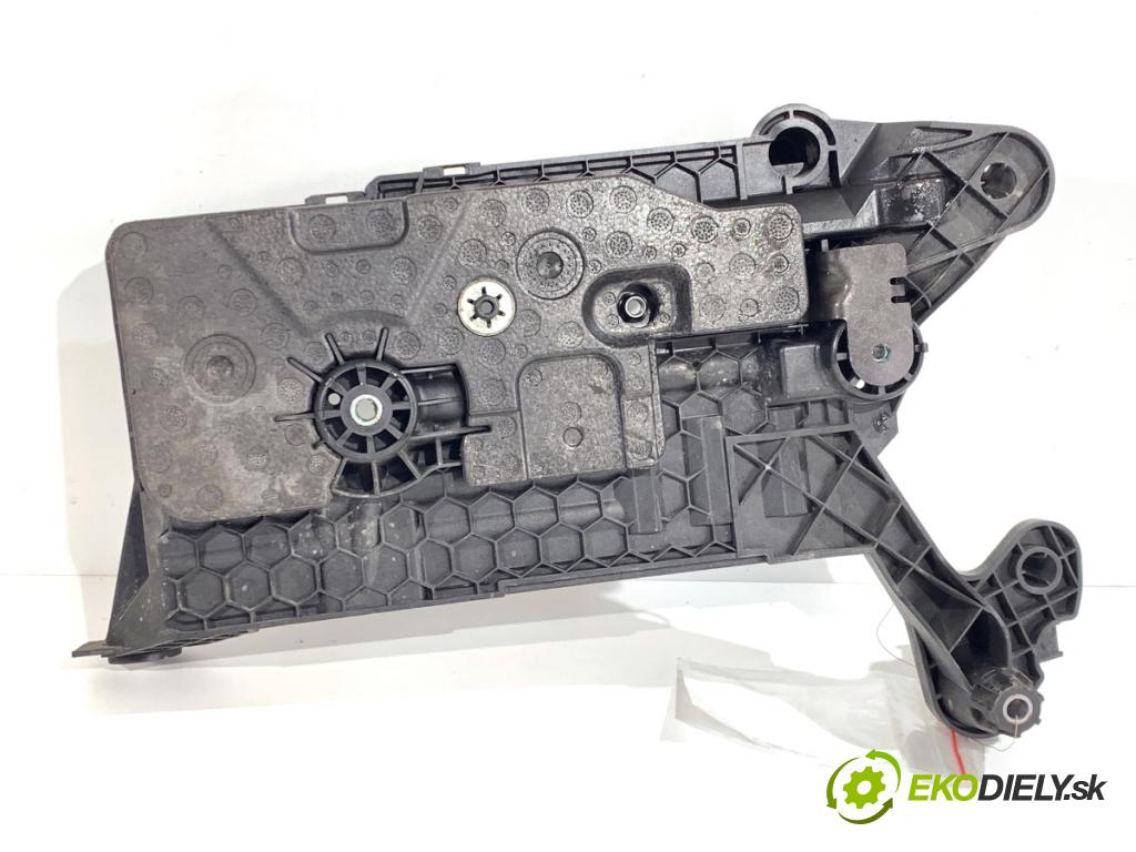 SEAT LEON III liftback 2017 132 kW 1.8 TSI 1798 obal akumulátora 5Q0915321J