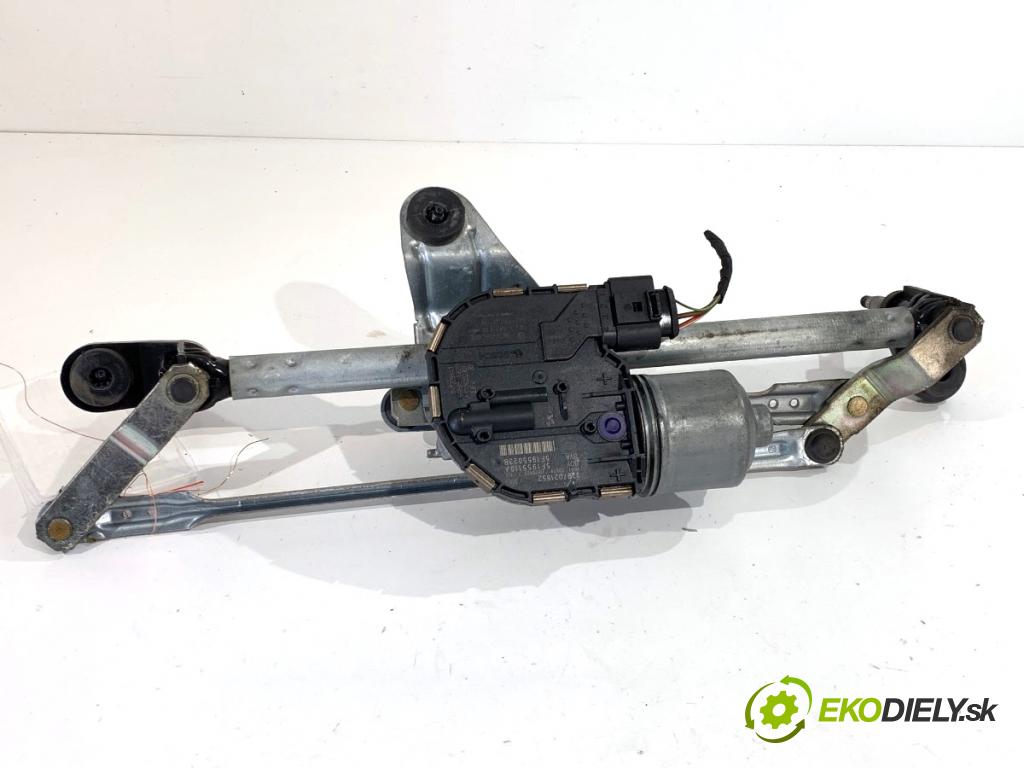 SEAT LEON III liftback 2017 132 kW 1.8 TSI 1798 mechanismus stěračů přední část 5F1955119A (Motorek stěračů přední)