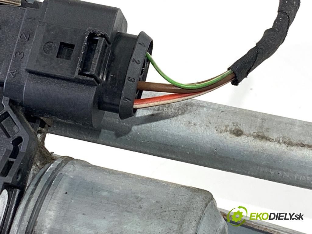 SEAT LEON III liftback 2017 132 kW 1.8 TSI 1798 mechanismus stěračů přední část 5F1955119A (Motorek stěračů přední)