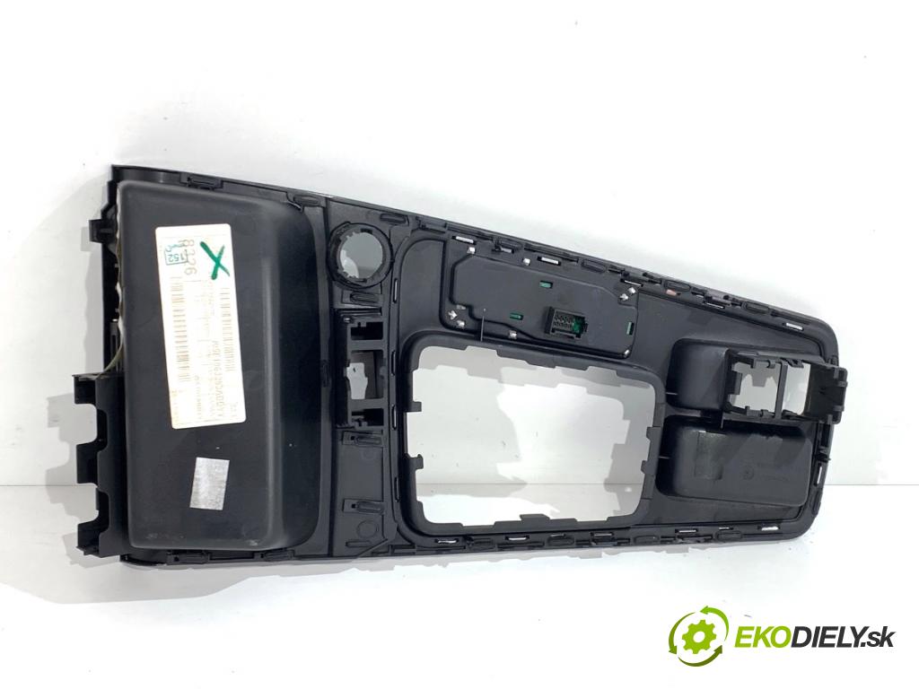 SEAT LEON III liftback 2017 132 kW 1.8 TSI 1798 lišty kryt 5F1820901D 5F1858061A (Lišta)