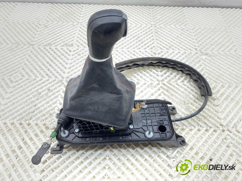 SEAT LEON III liftback 2017 132 kW 1.8 TSI 1798 Kulisa 5Q1713025R (Rýchlostná páka (kulisa))