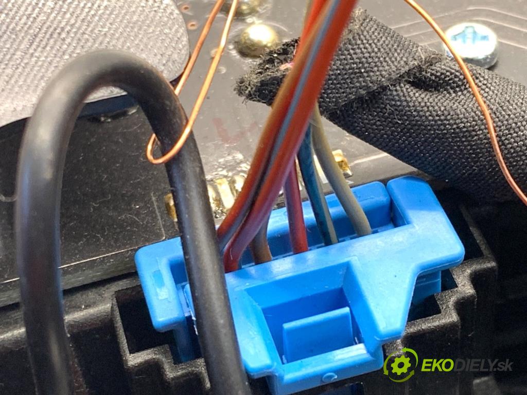 SEAT LEON III liftback 2017 132 kW 1.8 TSI 1798 světlo stropní 5Q0951171 3B0035711B