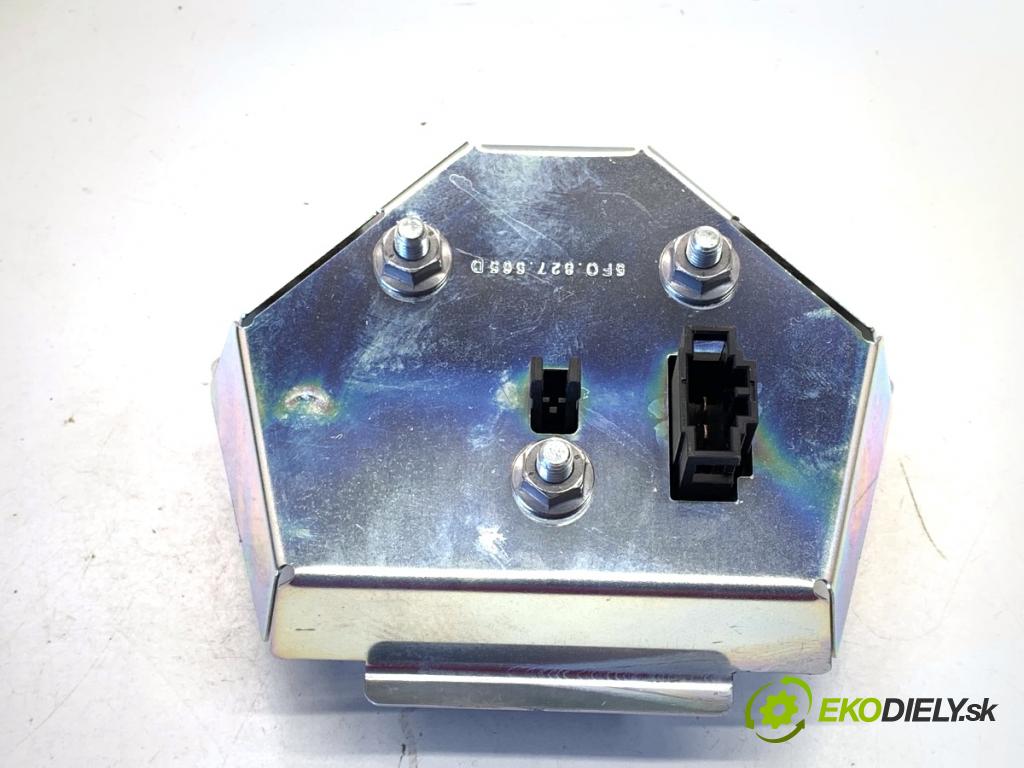 SEAT LEON III liftback 2017 132 kW 1.8 TSI 1798 klika dveří zadní část 5F0827565D