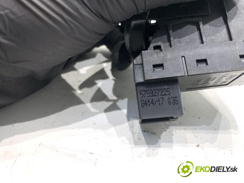 SEAT LEON III liftback 2017 132 kW 1.8 TSI 1798 spínač brzdy ruční brzdy 575927225 (Páčky pod volantem)