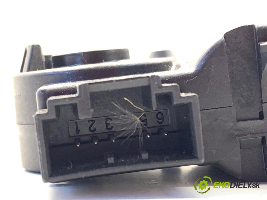 SEAT LEON III liftback 2017 132 kW 1.8 TSI 1798 motor topení 5Q0907511K