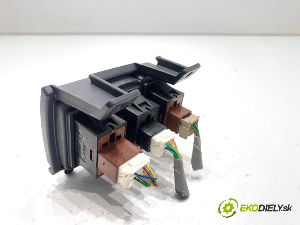 HONDA CR-V IV SUV 2016 118 kW 1.6 i-DTEC 4WD (RE6) 1597 Panel Prepínač PDC M50786