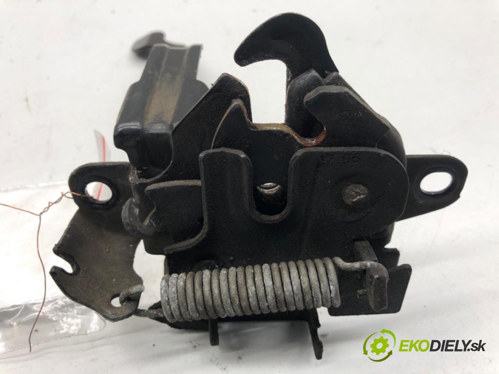 TOYOTA AURIS II liftback 2017 73 kW 1.8 Hybrid (ZWE186_) 1798 zámok kapoty predný 