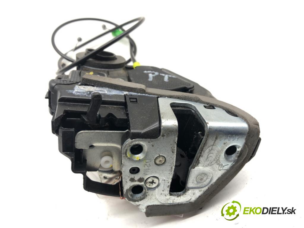 TOYOTA AURIS II liftback 2017 73 kW 1.8 Hybrid (ZWE186_) 1798 zámok Dvere pravy zad 