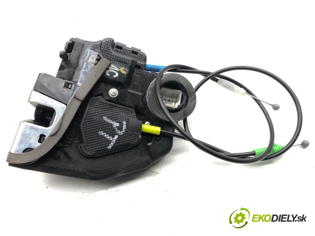 TOYOTA AURIS II liftback 2017 73 kW 1.8 Hybrid (ZWE186_) 1798 zámok dveře pravý zadní část