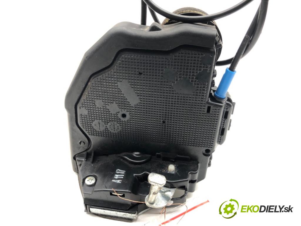 TOYOTA AURIS II liftback 2017 73 kW 1.8 Hybrid (ZWE186_) 1798 zámok dveře pravý zadní část