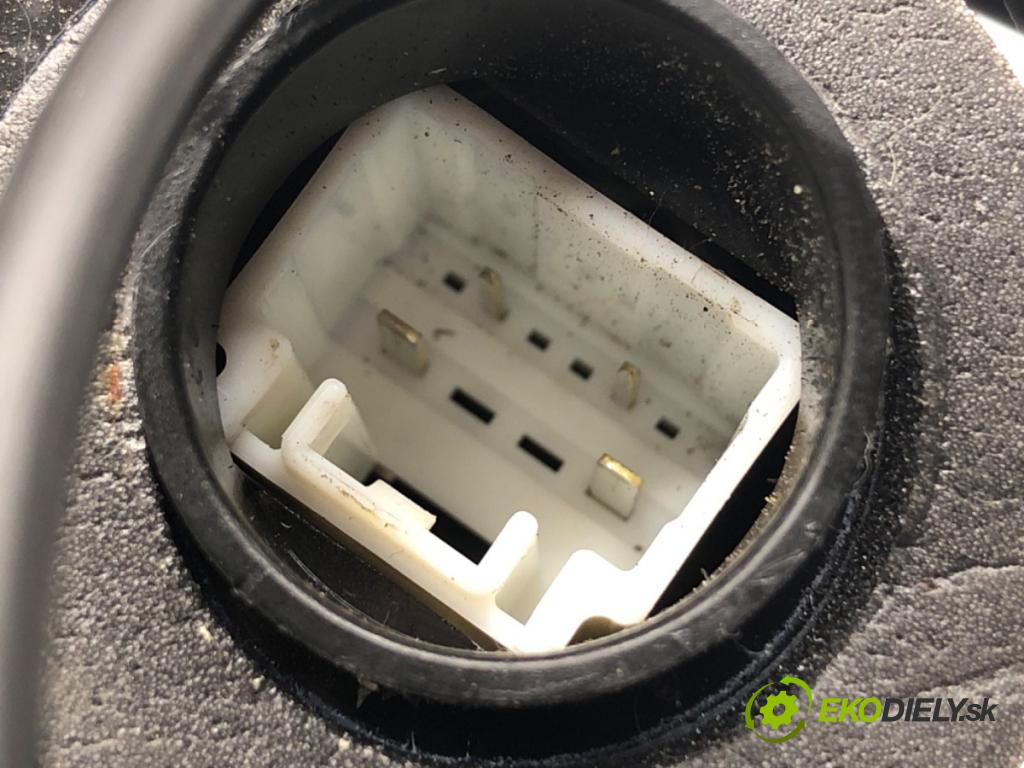 TOYOTA AURIS II liftback 2017 73 kW 1.8 Hybrid (ZWE186_) 1798 zámok dveře pravý zadní část