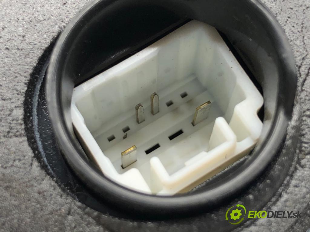 TOYOTA AURIS II liftback 2017 73 kW 1.8 Hybrid (ZWE186_) 1798 zámok dveře pravý přední část