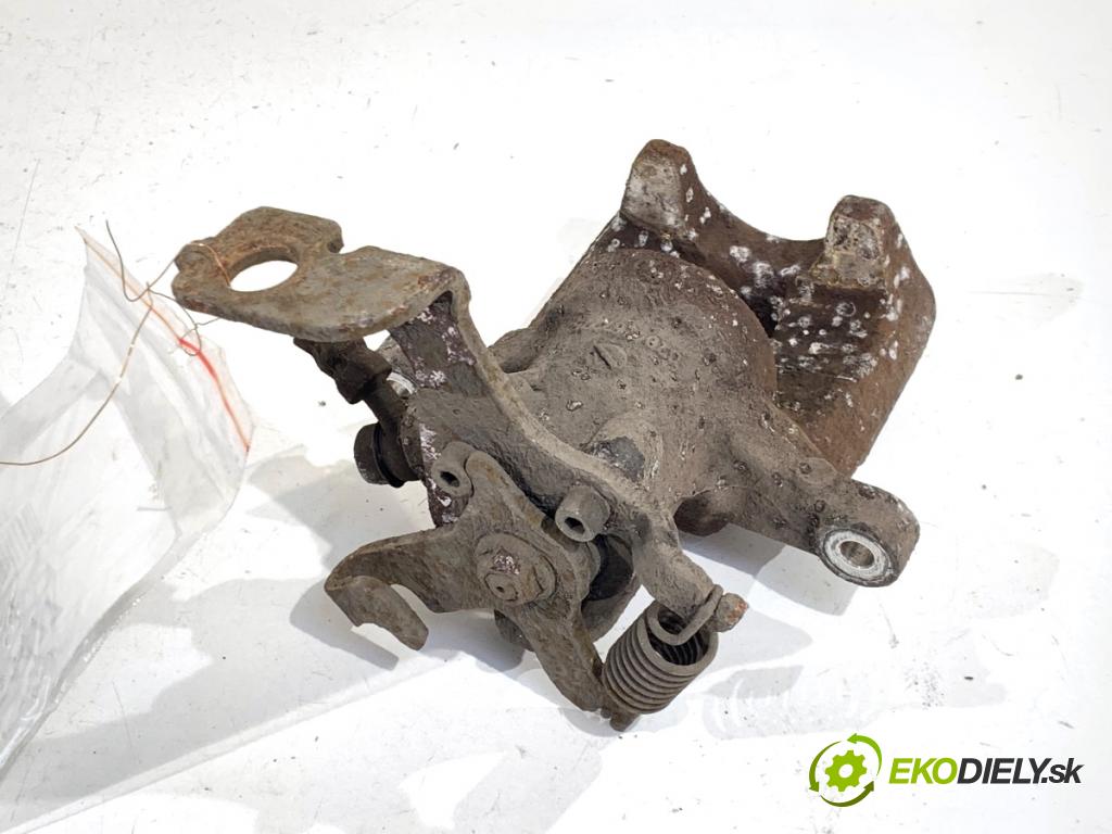 TOYOTA AURIS II liftback 2017 73 kW 1.8 Hybrid (ZWE186_) 1798 brzdič třmen levý zadní část