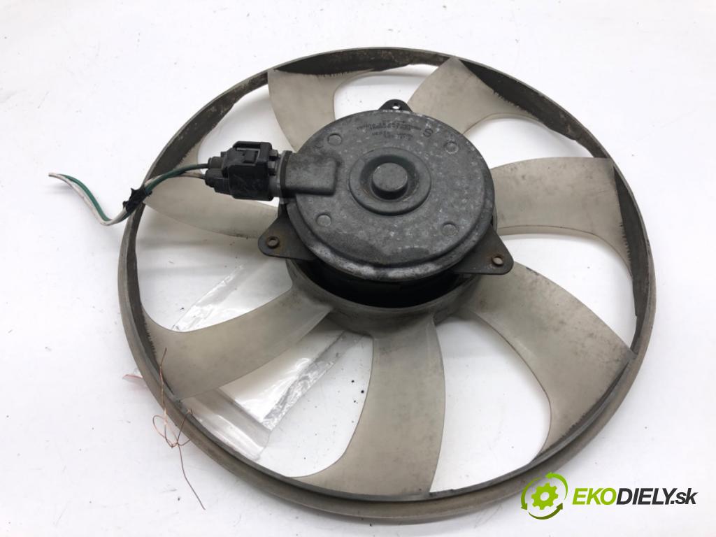 TOYOTA AURIS II liftback 2017 73 kW 1.8 Hybrid (ZWE186_) 1798 ventilátor klimatizace 16363-0T090 (Ventilátor chladiče klimatizace)