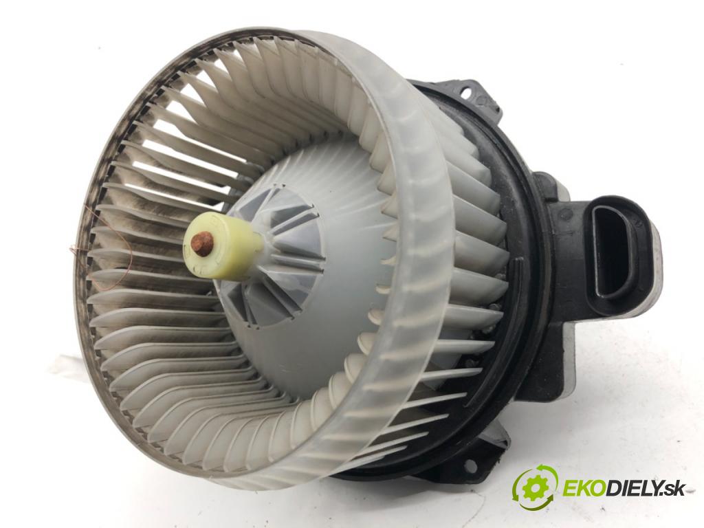 TOYOTA AURIS II liftback 2017 73 kW 1.8 Hybrid (ZWE186_) 1798 ventilátor kúrenia 