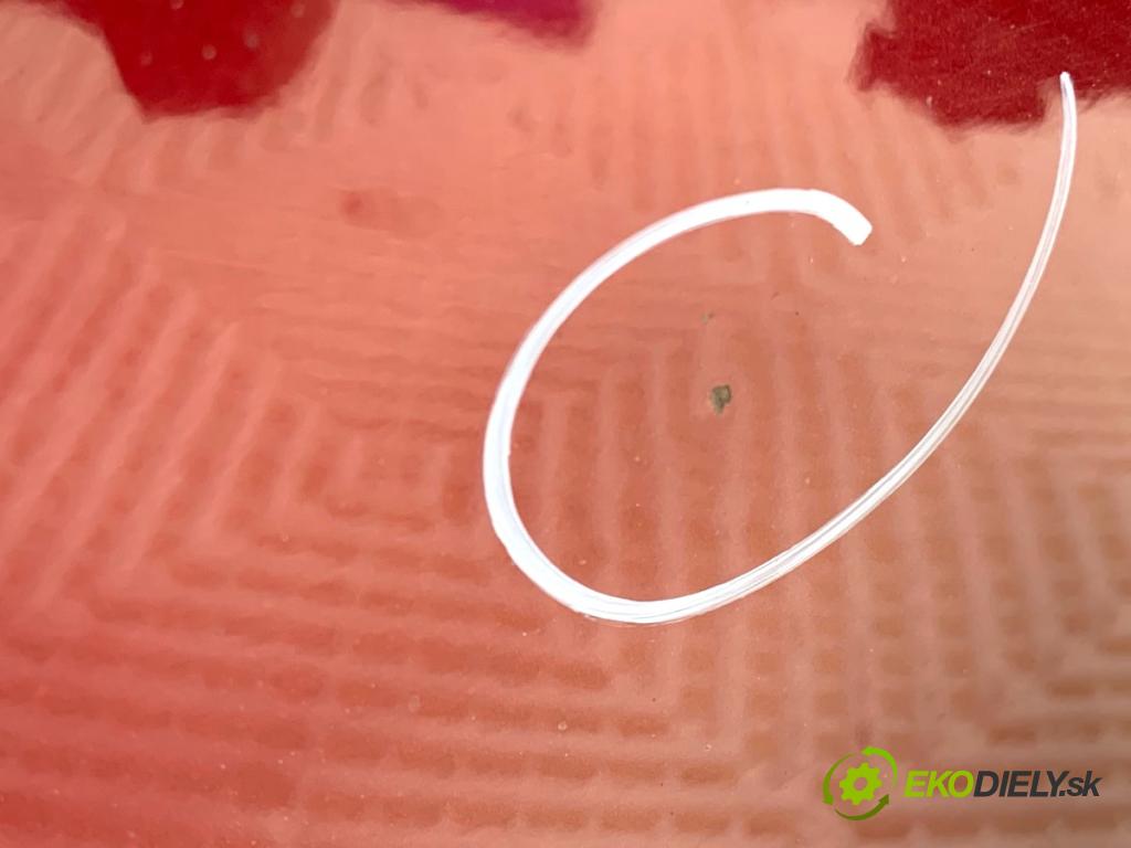 TOYOTA AURIS II liftback 2017 73 kW 1.8 Hybrid (ZWE186_) 1798 kapota zad 3T3