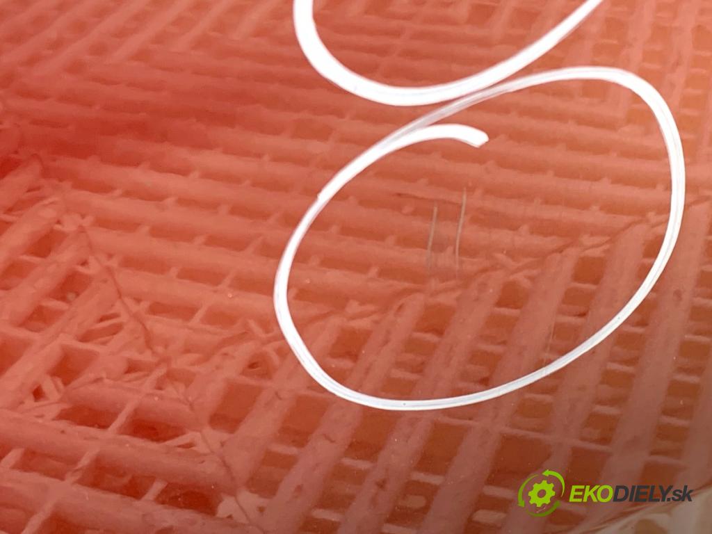 TOYOTA AURIS II liftback 2017 73 kW 1.8 Hybrid (ZWE186_) 1798 kapota zad 3T3