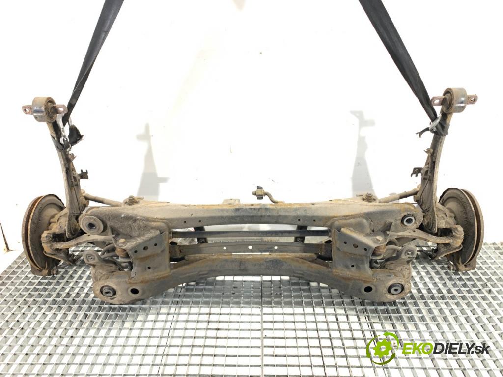 TOYOTA AURIS II liftback 2017 73 kW 1.8 Hybrid (ZWE186_) 1798 Výstuha zad 