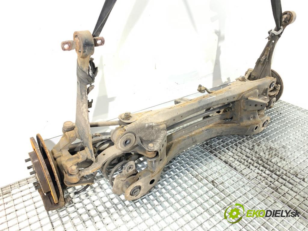 TOYOTA AURIS II liftback 2017 73 kW 1.8 Hybrid (ZWE186_) 1798 Výstuha zad