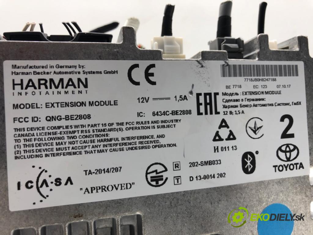 TOYOTA AURIS II liftback 2017 73 kW 1.8 Hybrid (ZWE186_) 1798 RADIO 86840-0F020 (Audio zariadenie)