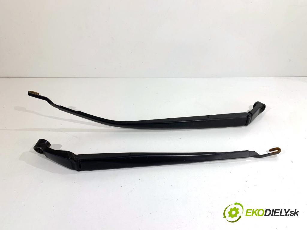 TOYOTA AURIS II liftback 2017 73 kW 1.8 Hybrid (ZWE186_) 1798 ramena stěrače přední část 