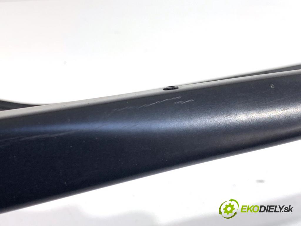 TOYOTA AURIS II liftback 2017 73 kW 1.8 Hybrid (ZWE186_) 1798 ramena stěrače přední část